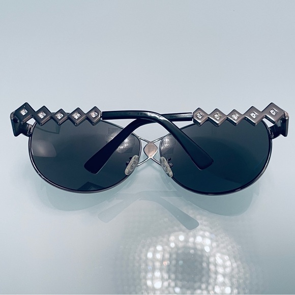 Authentic Vintage Chanel Black Sunglasses with Crystals CH2045C COL.192/… - Picture 10 of 11